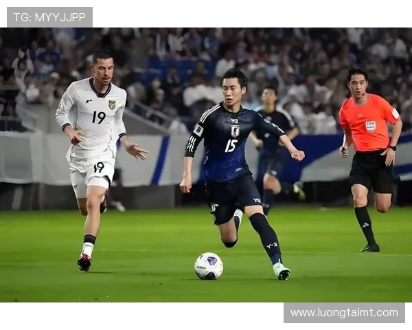 世界杯荷兰对阵日本历史交锋回顾与比赛分析详解